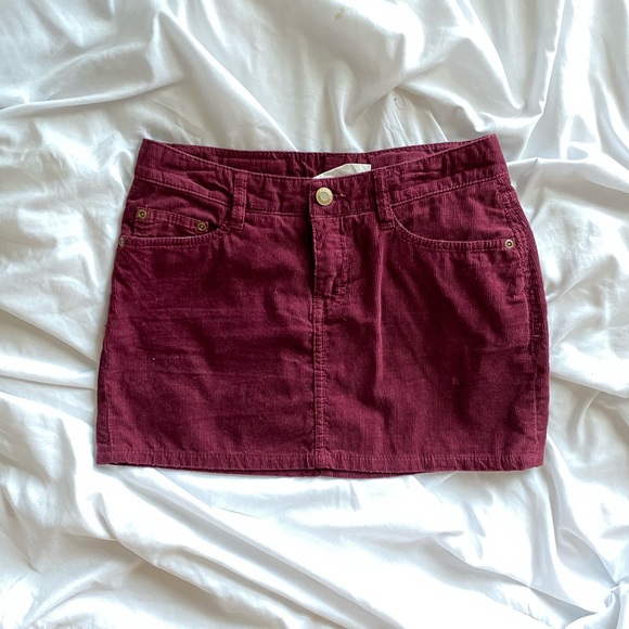 H&M corduroy maroon mini skirt ❤️ - Picture 1 of 3